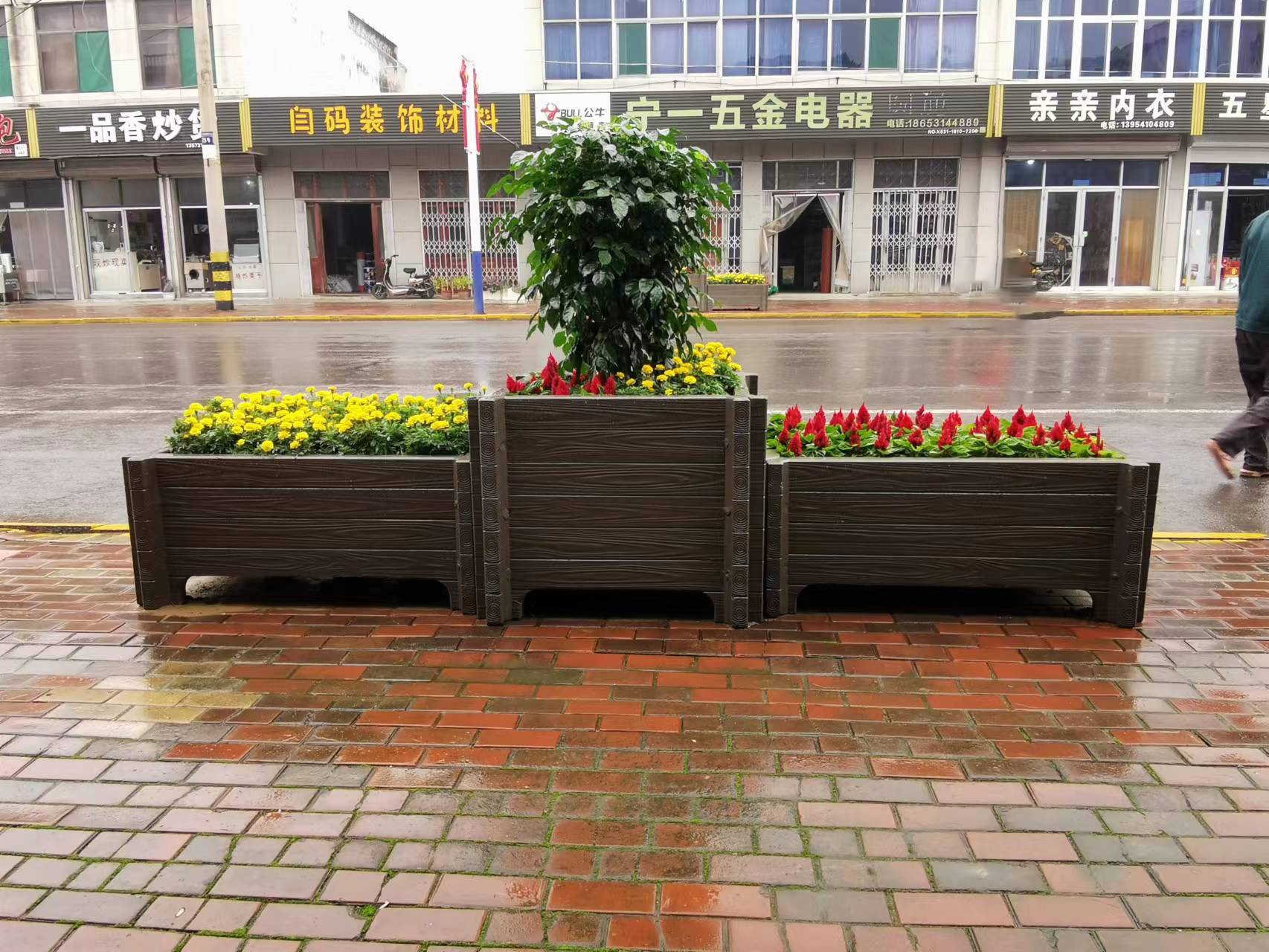 鋁合金花箱和仿木花箱有什么不同？